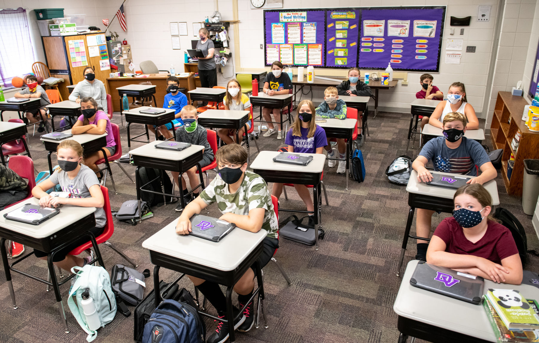 Dakota Valley students wear masks for COVID-19